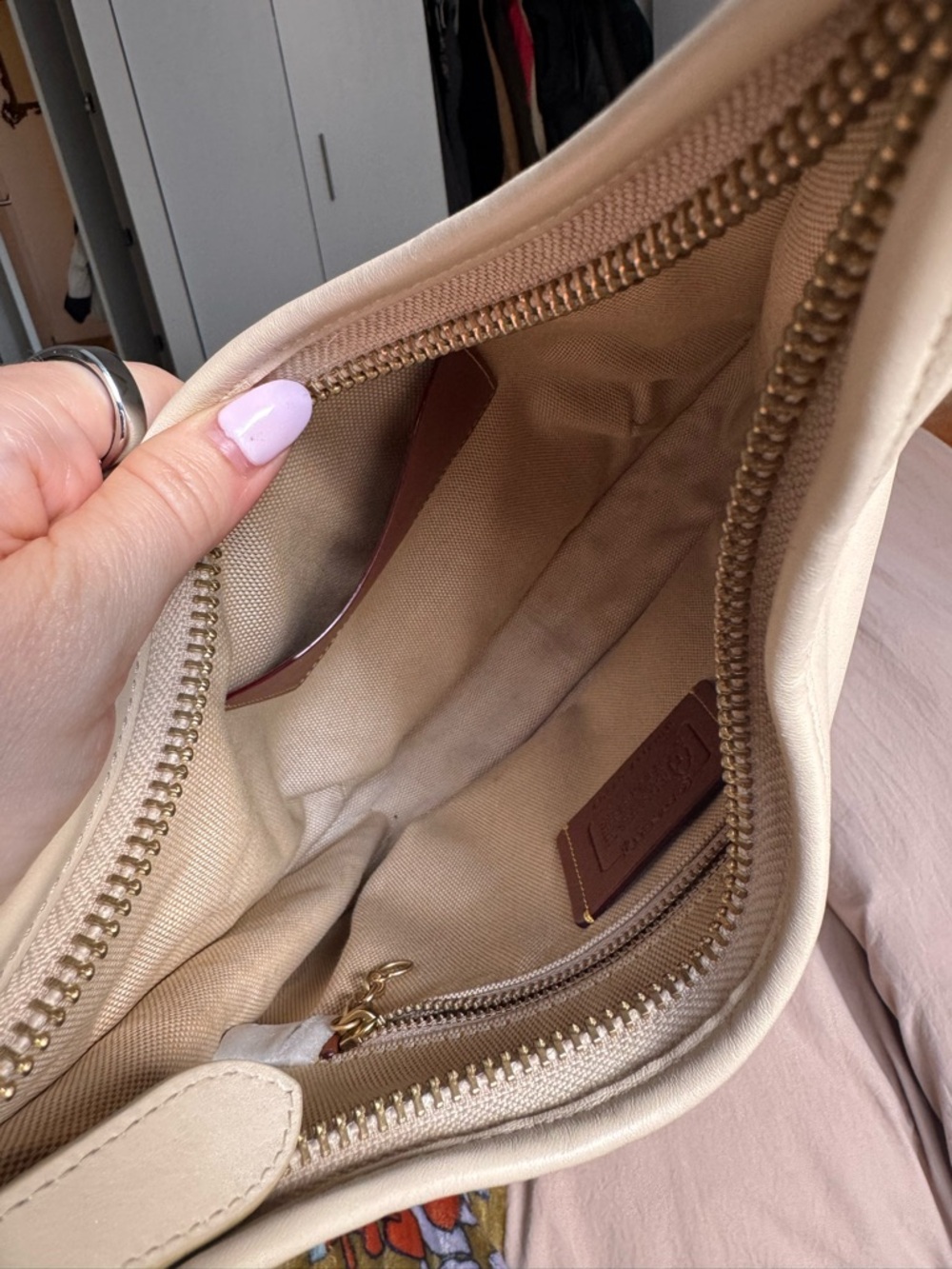 Coach Cream Curve Shoulder Bag - Picture 3 of 4